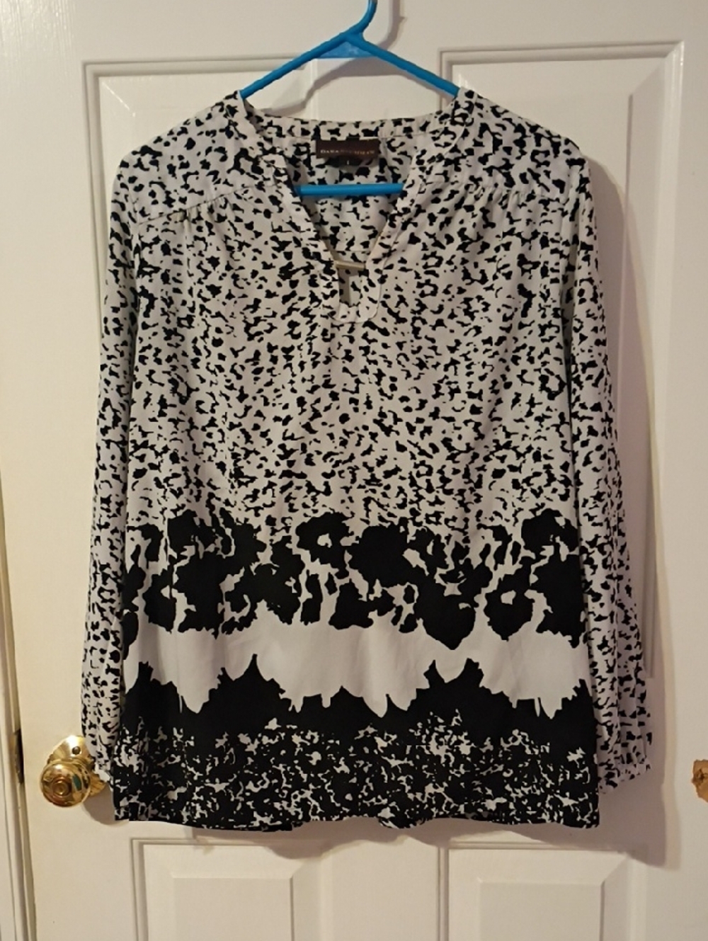 Dana Buchman Black and White Printed V-Neck Blouse